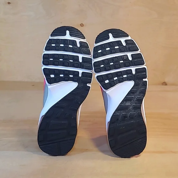 Nike Air Maximize Pink Athletic Youth 2 Left Shoes - Picture 8 of 10